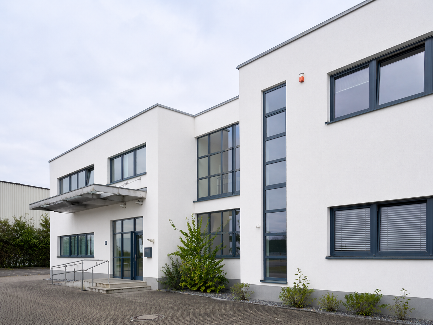 Fassadenreinigung Gewerbeobjekt — nachher